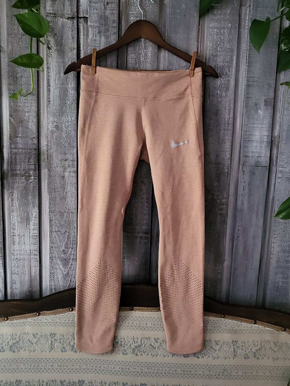 NWOT Nike Epic Luxe Dri-FIT Peach Running Leggings M Back Zip Phone Pocket